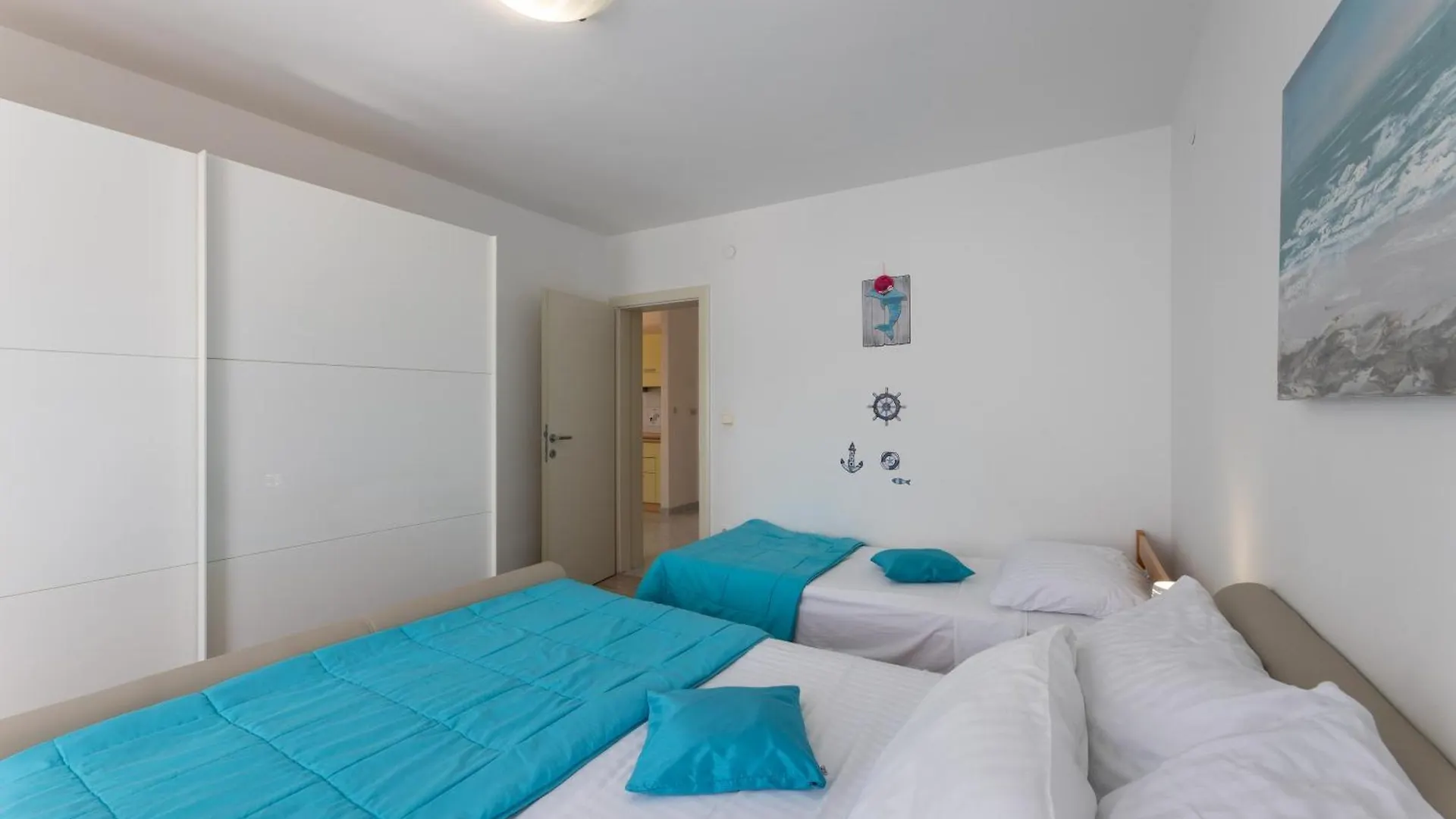 Apartments Bilopavlovic Kastela 0*,  Croatia