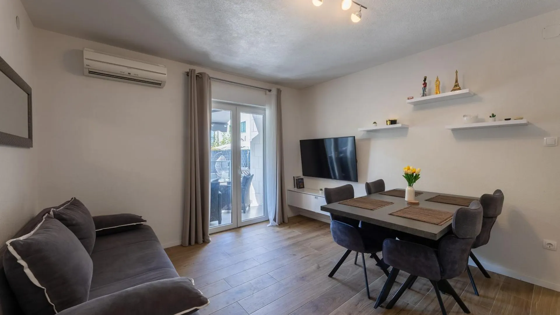 Apartments Bilopavlovic Kastela Croatia