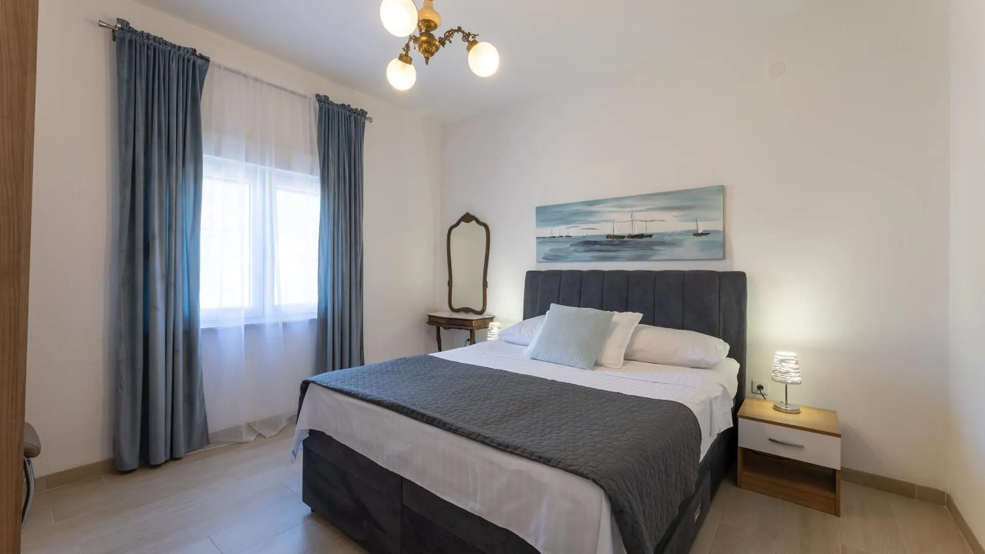 Apartments Bilopavlovic Kastela 0*,  Croatia